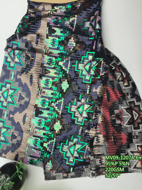 MV09-12074-Em